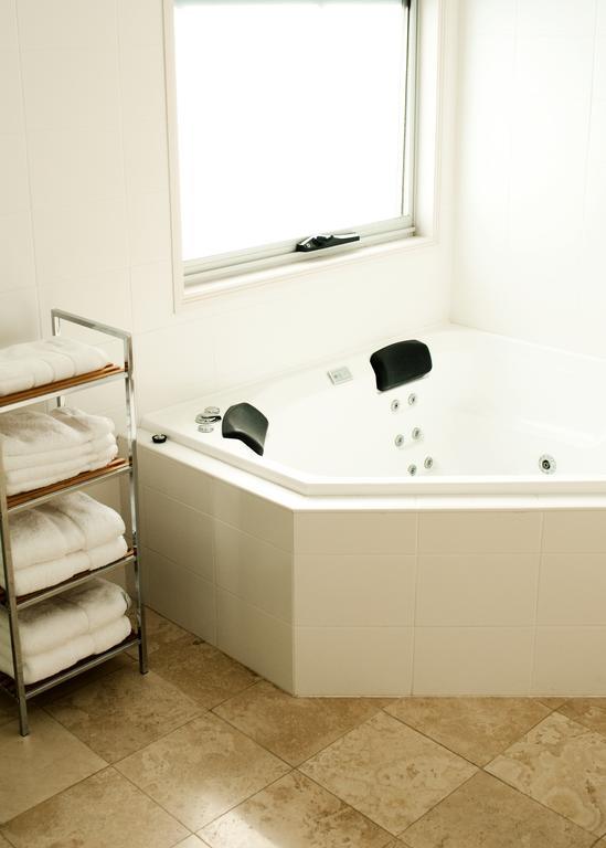 Forty Five Central Coast Room photo